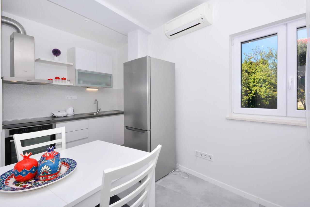 Seas The Day Apartments Podstrana Exterior foto